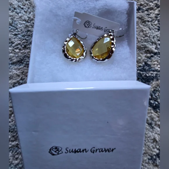 Susan Graver Silvertone Yellow Gem Drop Earrings NWT - Picture 2 of 3